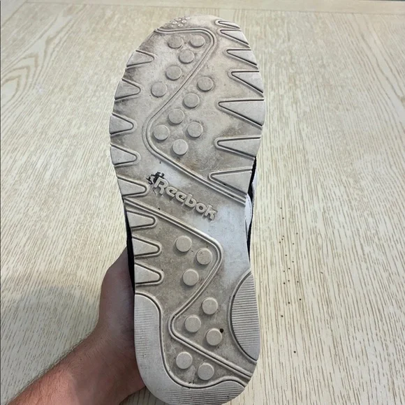 ⏳LAST CHANCE⏳Men’s Reebok Classic Suede and Nylon Sneakers (Black/White) - Picture 12 of 15